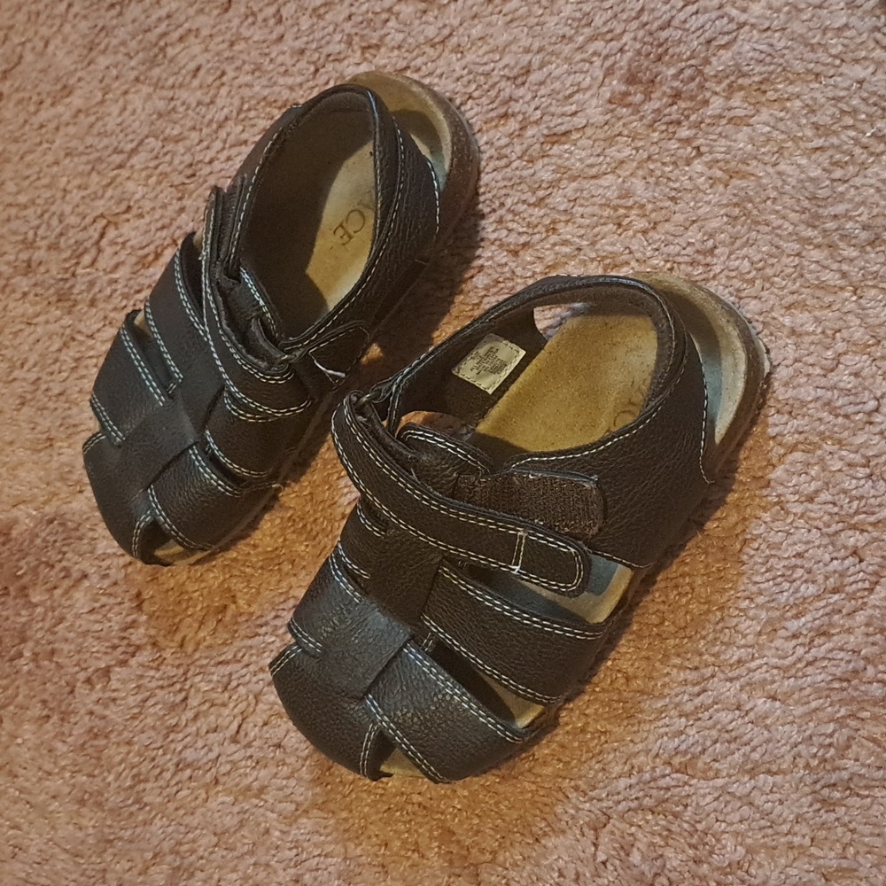 Children's place boys brown velcro sandles 13.